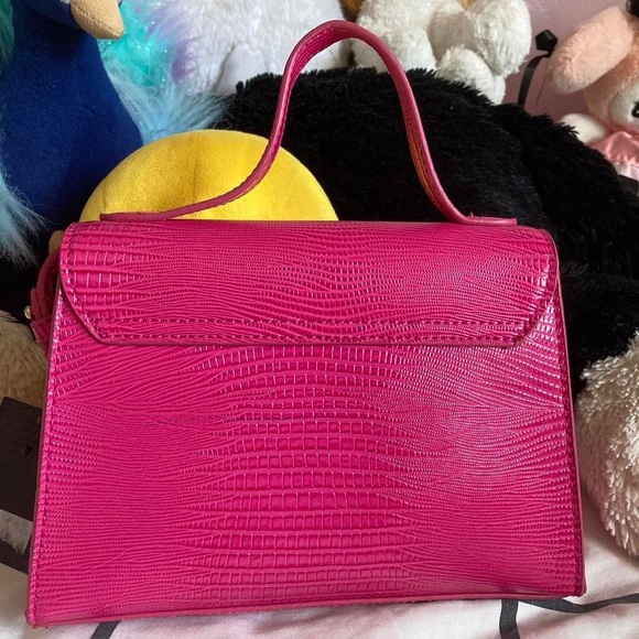 Hot pink y2k barbiecore vibes purse! - Picture 2 of 4